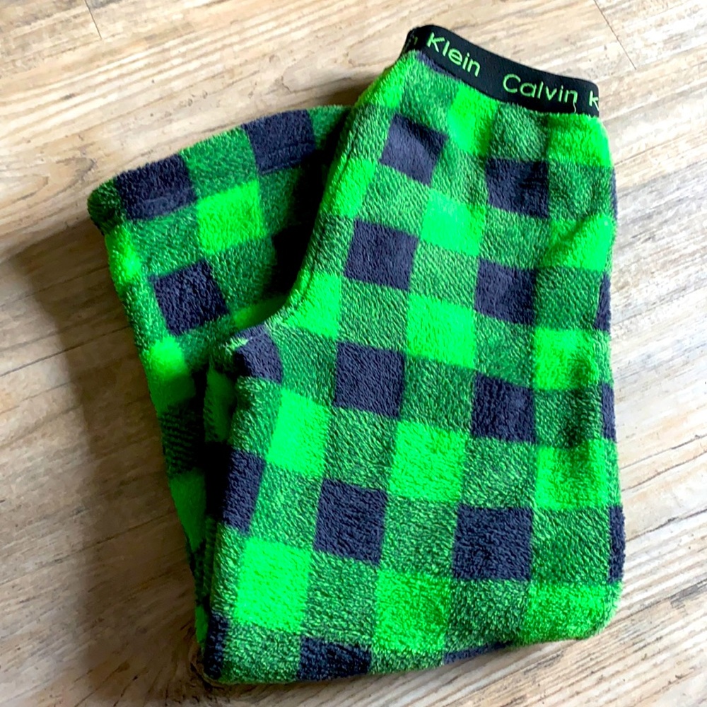 Calvin Klein Boys plaid pajama pants sz 5/6.